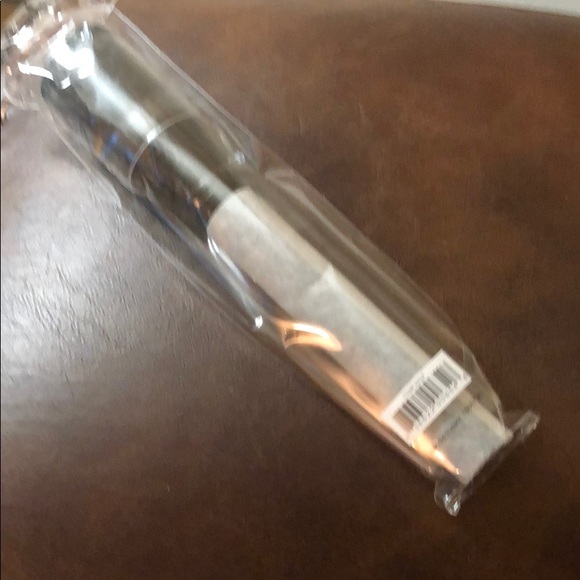 Kevyn Aucoin The Angled Foundation Brush - Picture 3 of 3